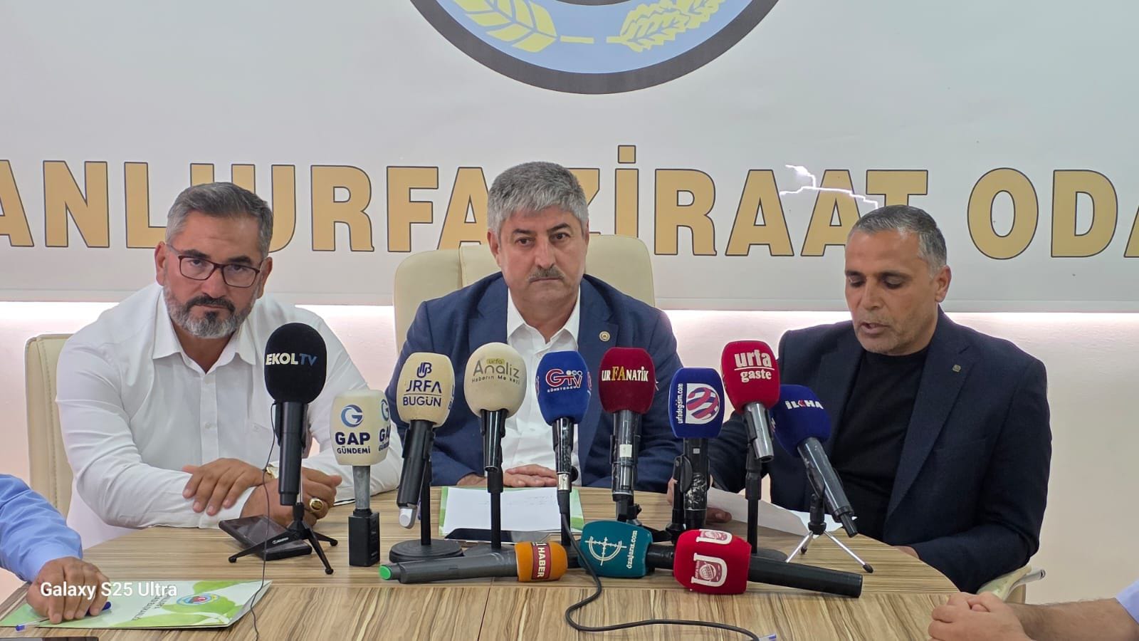 Urfa’da Fıstık İthalatı Tartışması: “Çiftçi Gözden Çıkarılamaz” Şanlıurfa’da fıstık üreticileri,