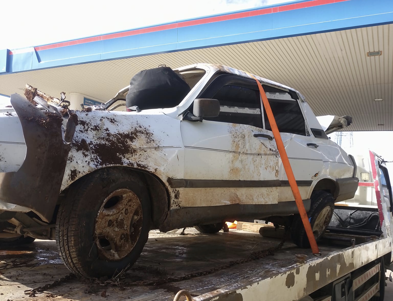 Adıyaman-Şanlıurfa karayolunda meydana gelen trafik kazasında bir otomobilin takla atması