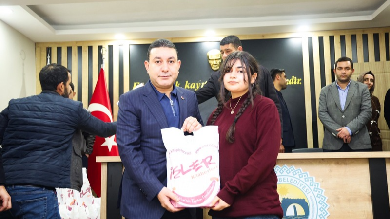 Harran Belediye Başkanı Mahmut Özyavuz, ilçede YKS’ye (Yükseköğretim Kurumları Sınavı)