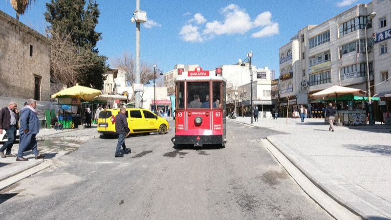 DİVANYOLU’NDA NOSTALJİK TRAMVAY YENİDEN SEFERLERİNE BAŞLADI Şanlıurfa Büyükşehir Belediyesi tarafından
