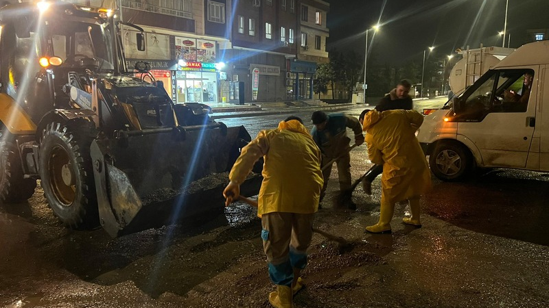 Şanlıurfa’nın Haliliye ilçesinde etkisini artıran sağanak yağış sonrası Haliliye Belediyesi