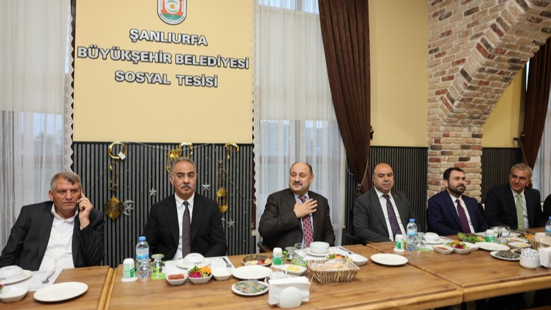 Şanlıurfa Büyükşehir Belediye Başkanı Mehmet Kasım Gülpınar, iftar programında ilçe