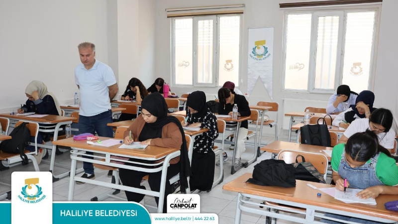 Haliliye Belediyesi, üniversite hayali kuran gençlere eğitim alanındaki desteklerini sürdürmeye