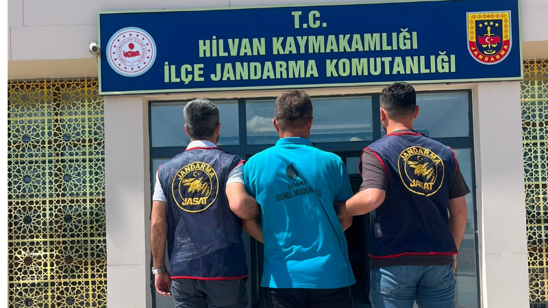 Şanlıurfa İl Jandarma Komutanlığı ekipleri, aranan şahısların yakalanmasına yönelik çalışmalarını