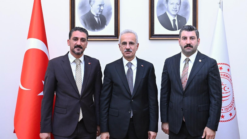 Şanlıurfa–Suruç D-400 Karayolu’nda yürütülen bölünmüş yol çalışmalarının yeniden hız kazandığı
