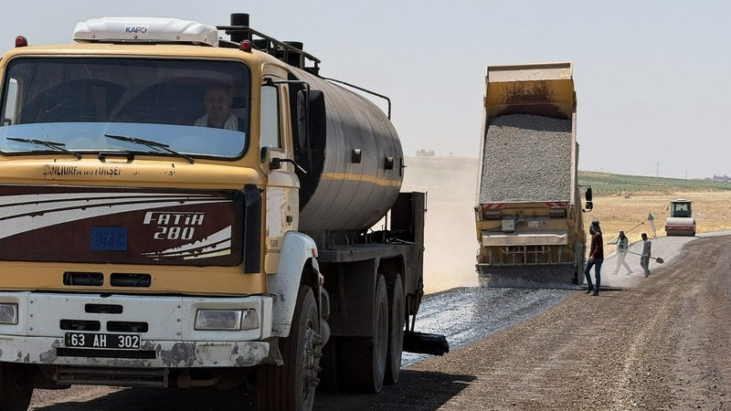 Şanlıurfa Büyükşehir Belediyesi, kırsal mahallelerde ulaşım kalitesini artırmaya yönelik çalışmalarını
