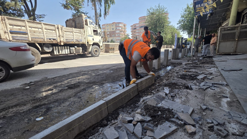 Şanlıurfa Büyükşehir Belediyesi, Siverek’te üstyapı yatırımlarına hız kesmeden devam ediyor.