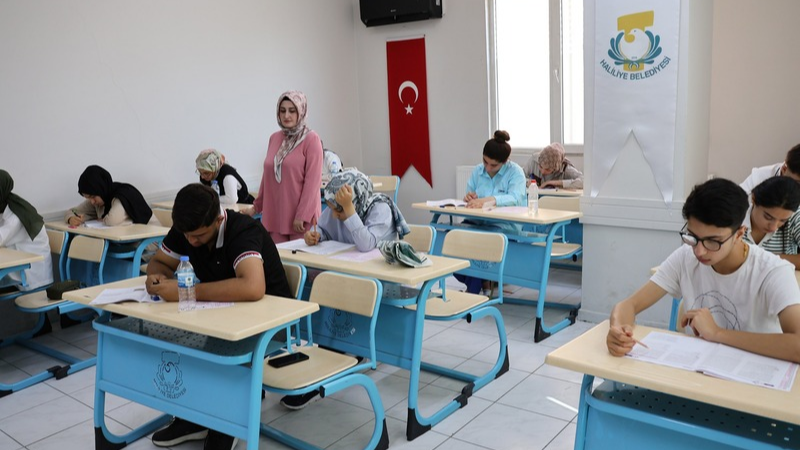 Haliliye Belediyesi’nin Bahçelievler Gençlik ve Eğitim Merkezi’nde düzenlediği kurslar, vatandaşlara