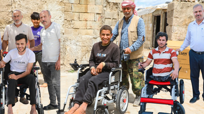 HARRAN BELEDİYESİ’NDEN ENGELLİ VATANDAŞLARA SANDALYE DESTEĞİHarran Belediyesi, sosyal belediyecilik örneğini