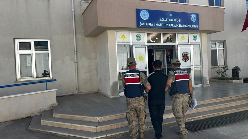 Şanlıurfa İl Jandarma Komutanlığı ekipleri, aranan şahısların yakalanmasına yönelik çalışmalarını