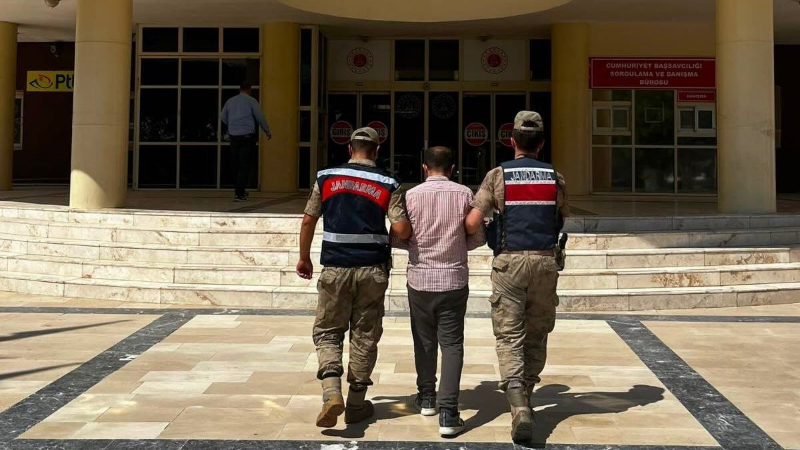 Şanlıurfa İl Jandarma Komutanlığı ekipleri, nitelikli suçlardan aranan şahısların yakalanmasına
