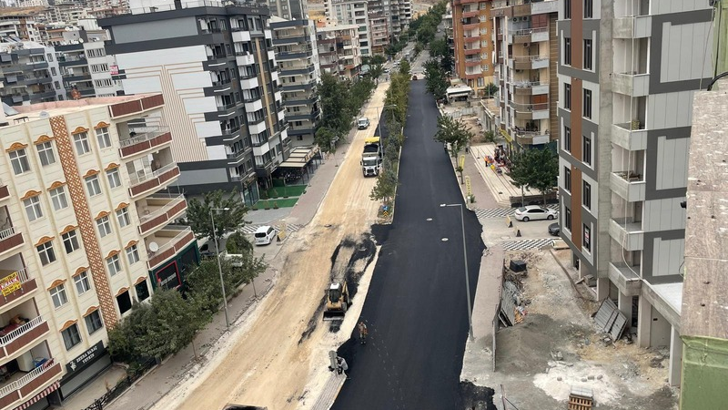 Şanlıurfa Büyükşehir Belediyesi’nin Karaköprü’de başlattığı asfalt çalışmalarıyla Kazım Karabekir Bulvarı