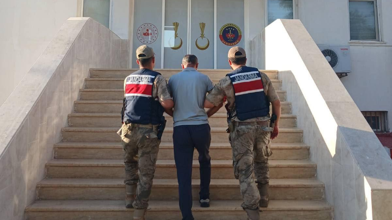 Şanlıurfa İl Jandarma Komutanlığı ekipleri, nitelikli suçlardan aranan şahısların yakalanmasına