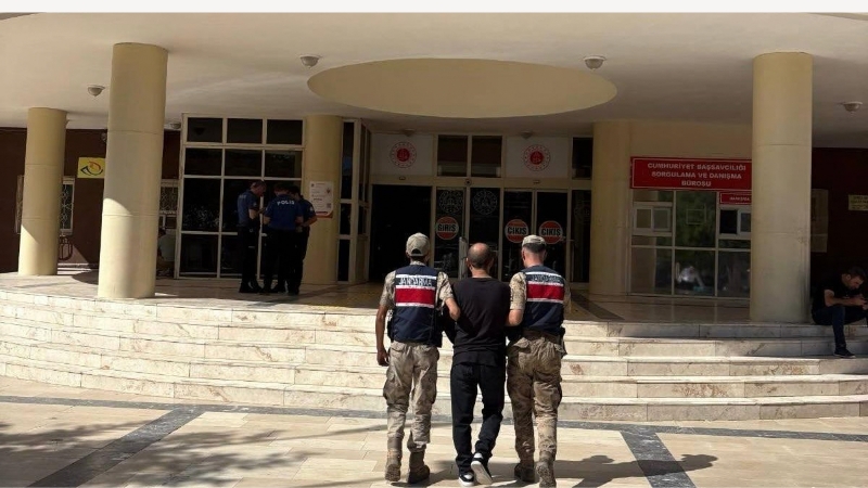 Şanlıurfa’da jandarma ekiplerinin aranan şahısların yakalanmasına yönelik çalışmaları kapsamında, hakkında