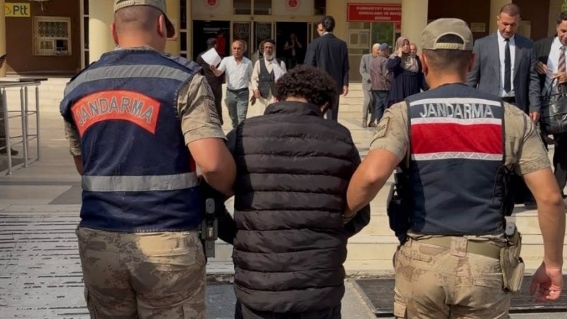 Şanlıurfa’nın Karaköprü ilçesinde jandarma ekiplerinin gerçekleştirdiği çalışma kapsamında, hakkında kesinleşmiş