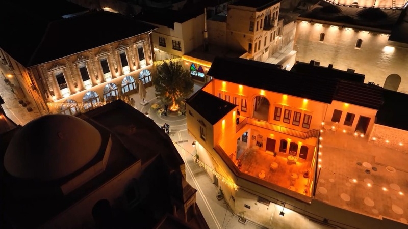Şanlıurfa’nın asırlara meydan okuyan tarihi sokakları, Büyükşehir Belediyesi’nin kapsamlı yenileme