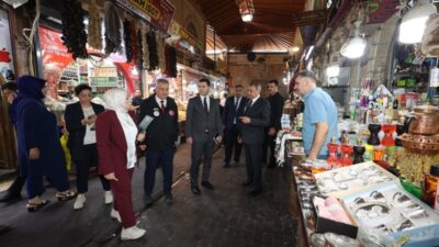 Şanlıurfa Valisi Hasan Şıldak, Tarihi Hanlar Bölgesi’nde incelemelerde bulunarak planlanan