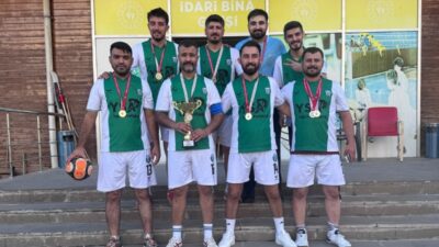 Şanlıurfa’da düzenlenen kurumlar arası Futsal Turnuvası büyük bir heyecana sahne