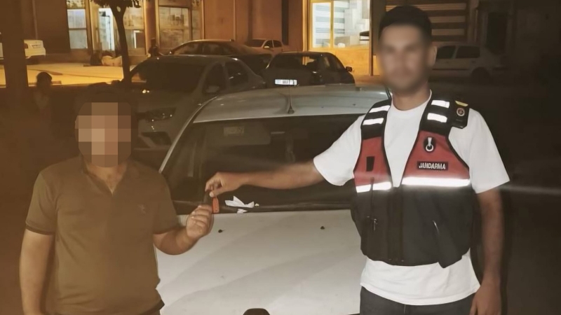 Şanlıurfa’nın Harran ilçesinde bir vatandaşın evinin önünden çalınan araç, jandarma