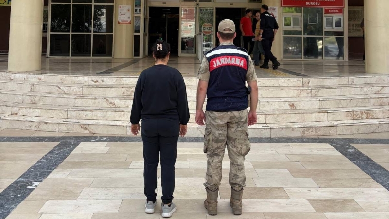 Şanlıurfa’nın Karaköprü ilçesinde, hakkında 30 yıl kesinleşmiş hapis cezası bulunan