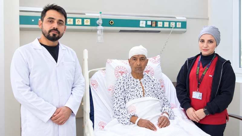 Şiddetli baş ağrısı ve kafatasındaki şişlik şikâyetleriyle hastaneye başvuran 60